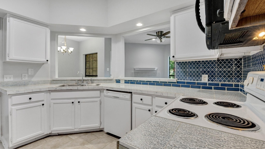 9601 Forest Lane - Photo 13