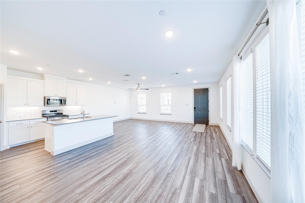 8888 Samara Street - Photo 3