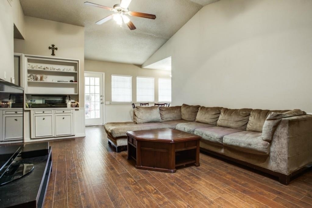 3801 Eugene Court N - Photo 4