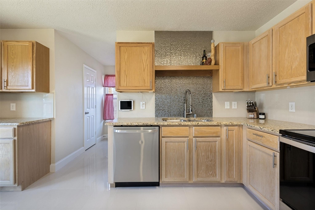 1609 White Oak Road - Photo 7
