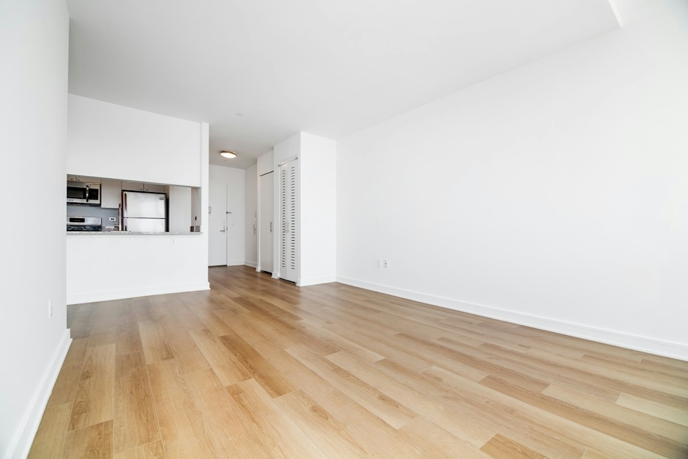 Studio in Long Island City - Photo 0