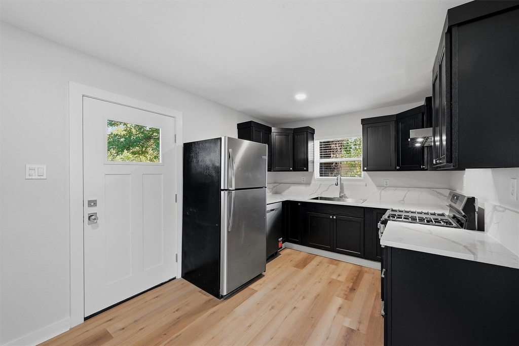 703 E Sears Street - Photo 8