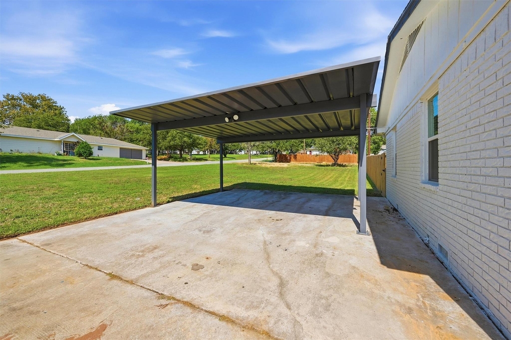 703 E Sears Street - Photo 2