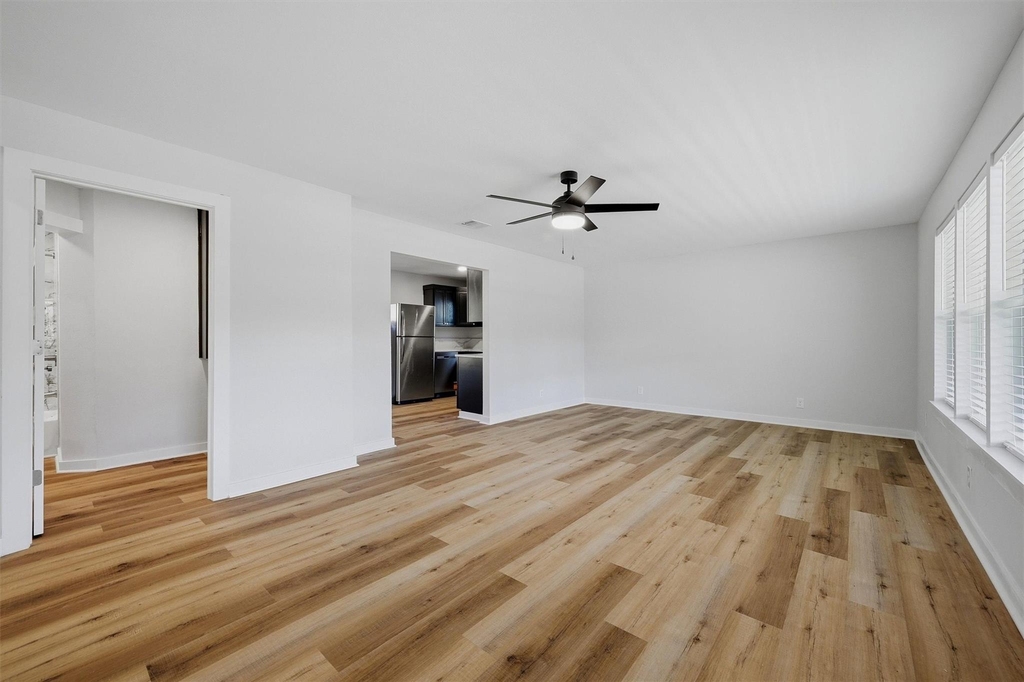 703 E Sears Street - Photo 4