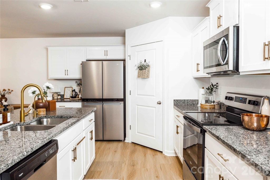 2880 Sherrills Stream Drive - Photo 10