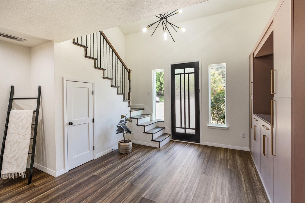 2107 Elmwood Boulevard - Photo 2