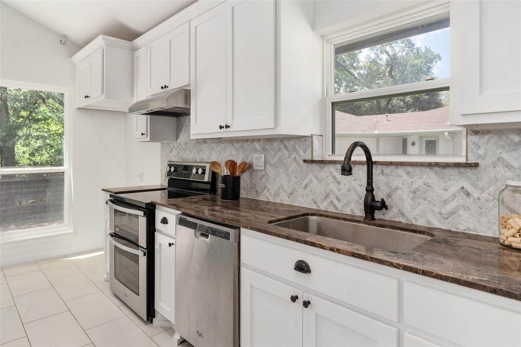 2107 Elmwood Boulevard - Photo 20