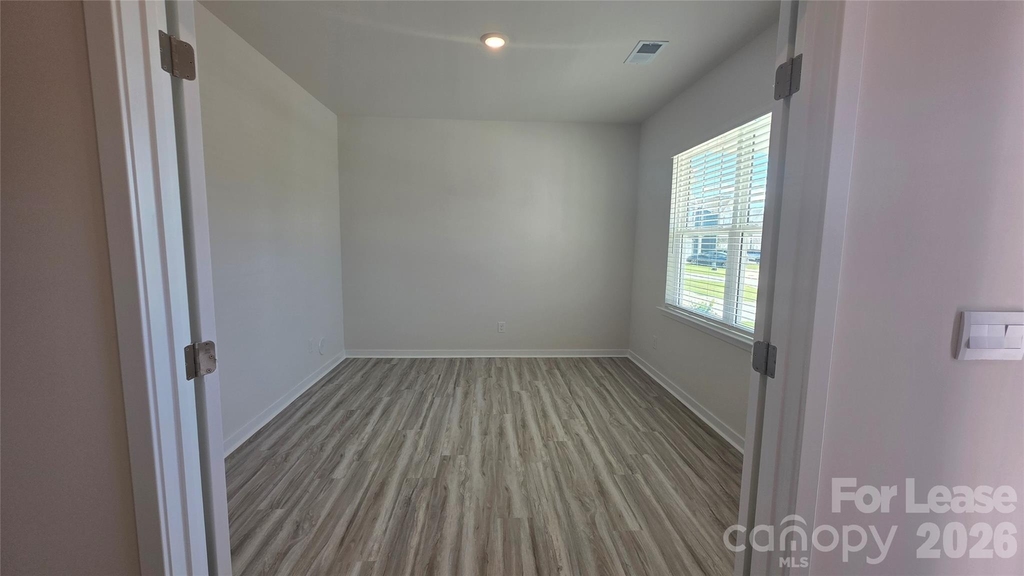509 Blackpool Court - Photo 2