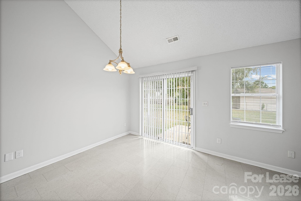 1012 Ridgefield Circle - Photo 8