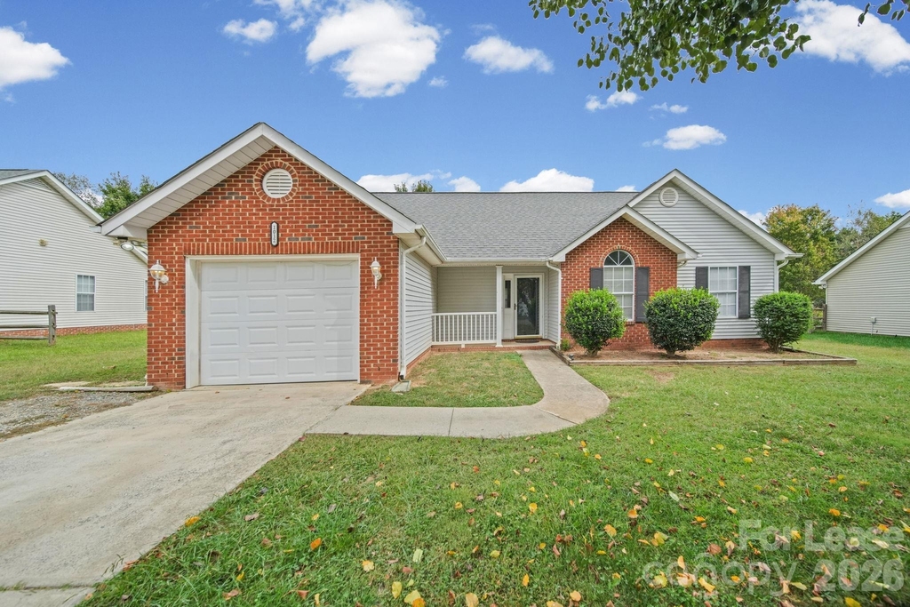1012 Ridgefield Circle - Photo 0