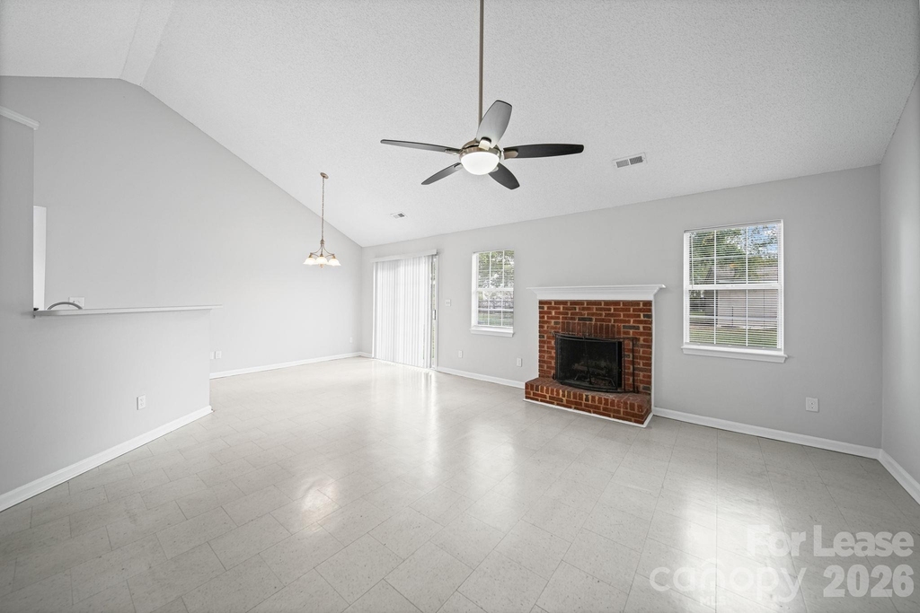 1012 Ridgefield Circle - Photo 6