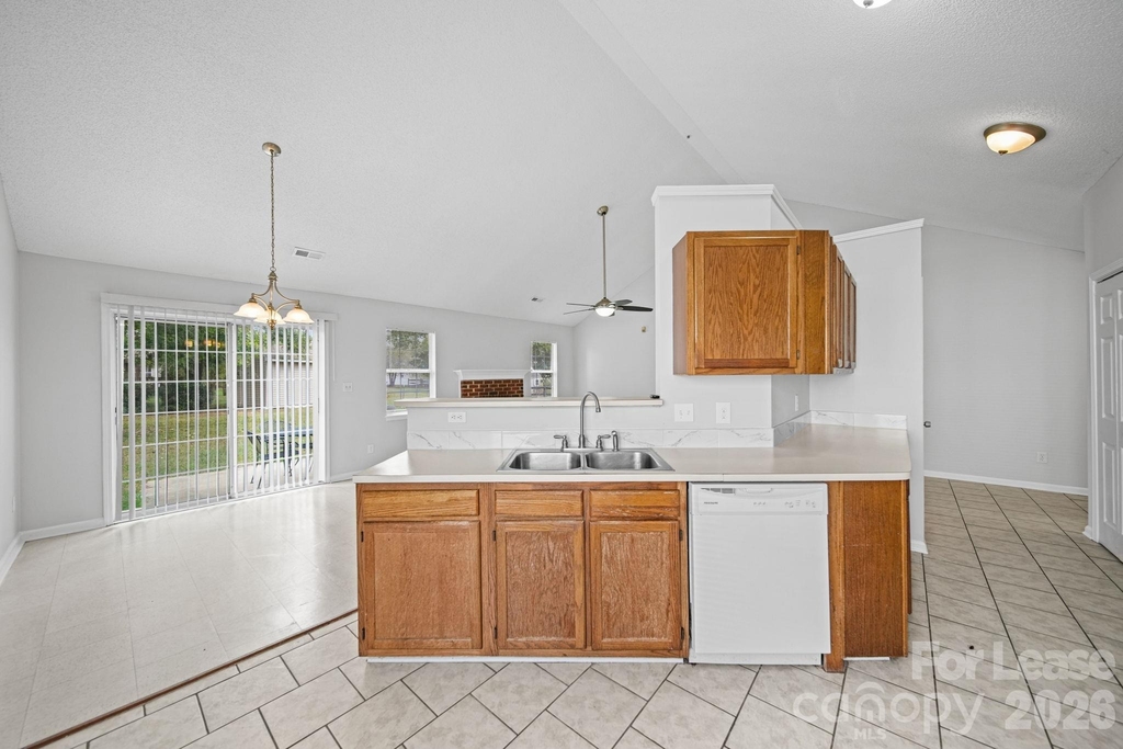 1012 Ridgefield Circle - Photo 15