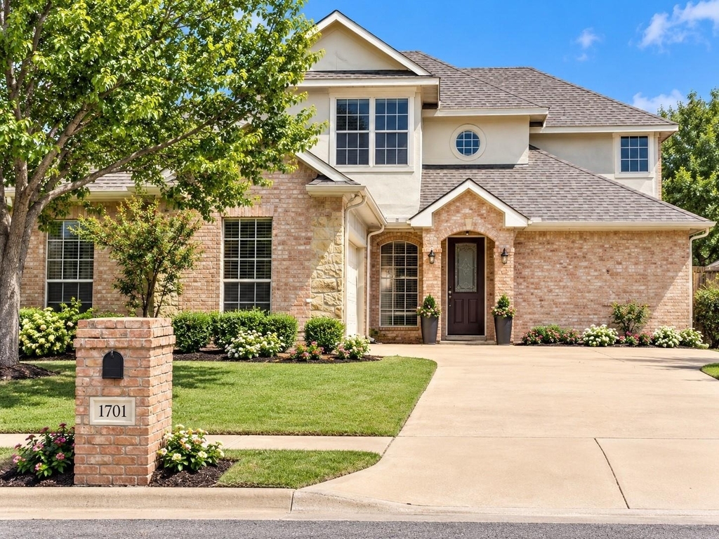 1701 Chatham Lane - Photo 0