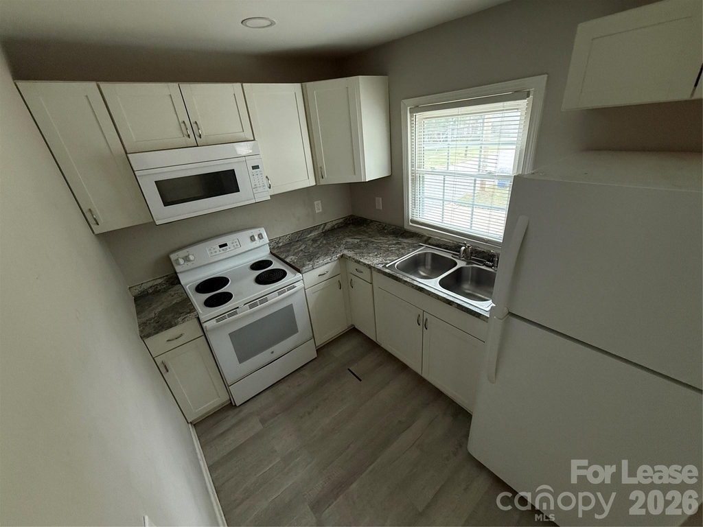 1227 5th Street - Photo 4