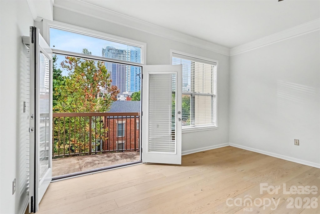 405 W 7th Street - Photo 0