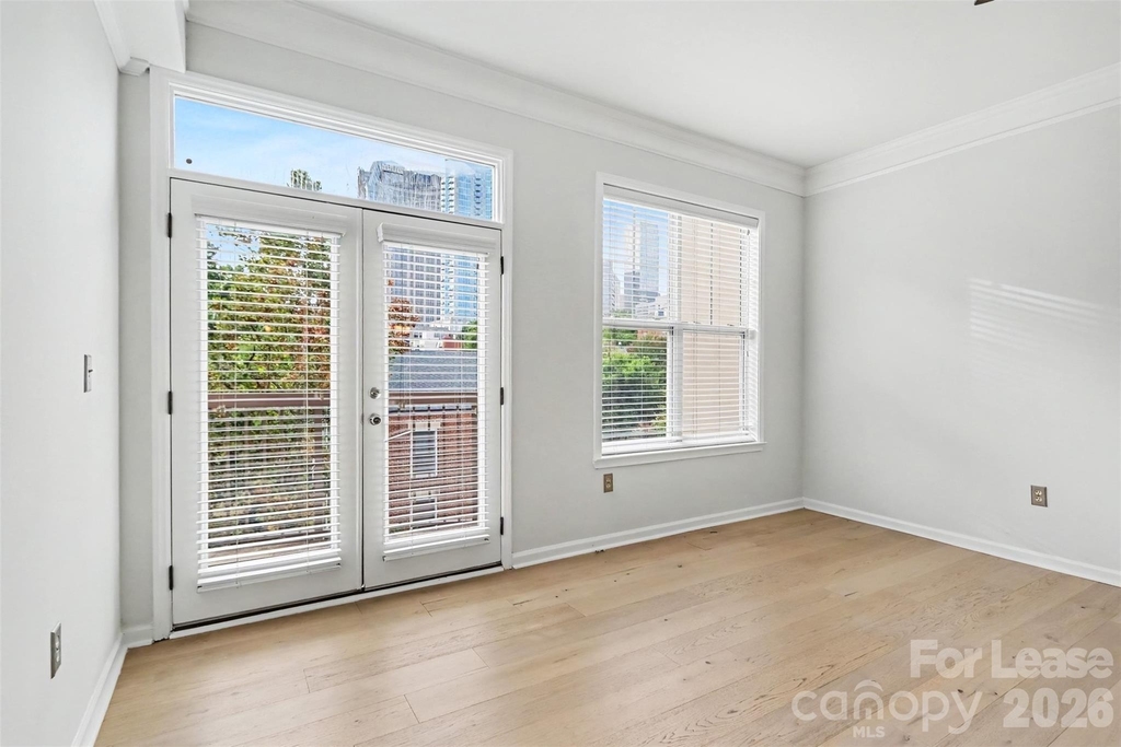 405 W 7th Street - Photo 12