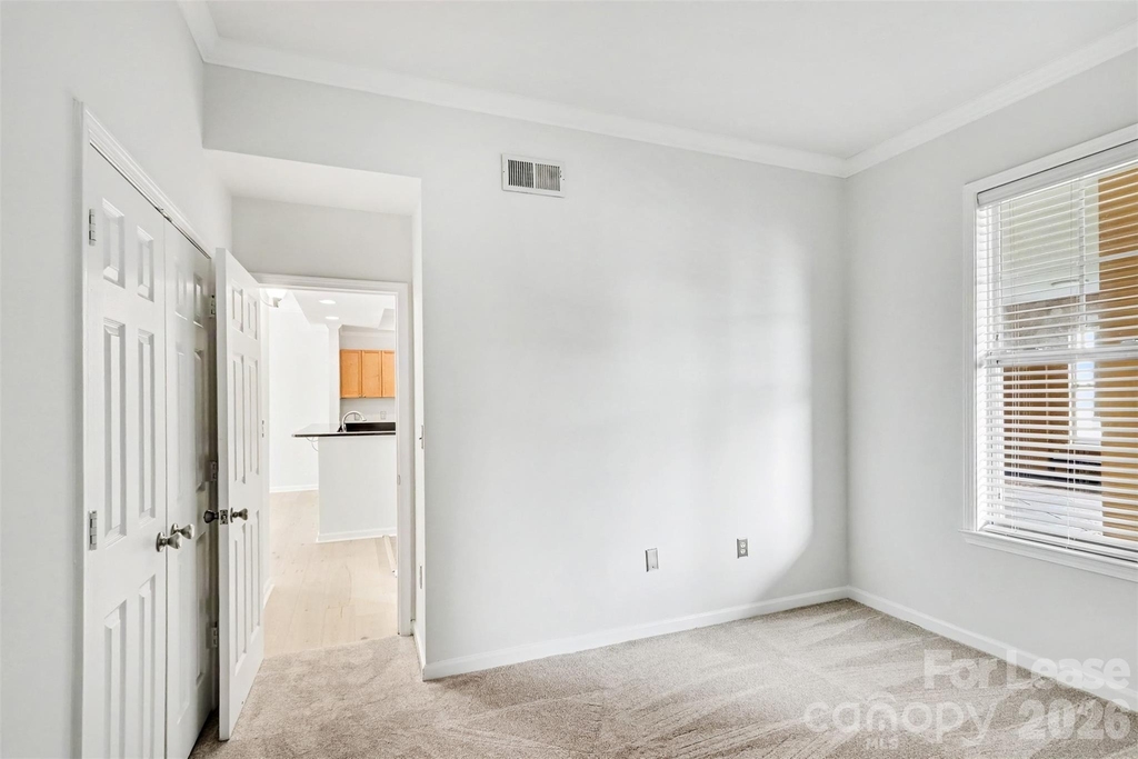 405 W 7th Street - Photo 13