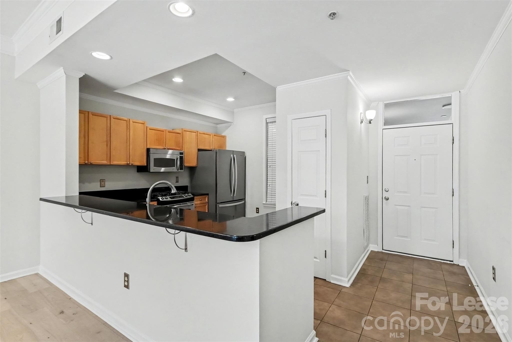 405 W 7th Street - Photo 6