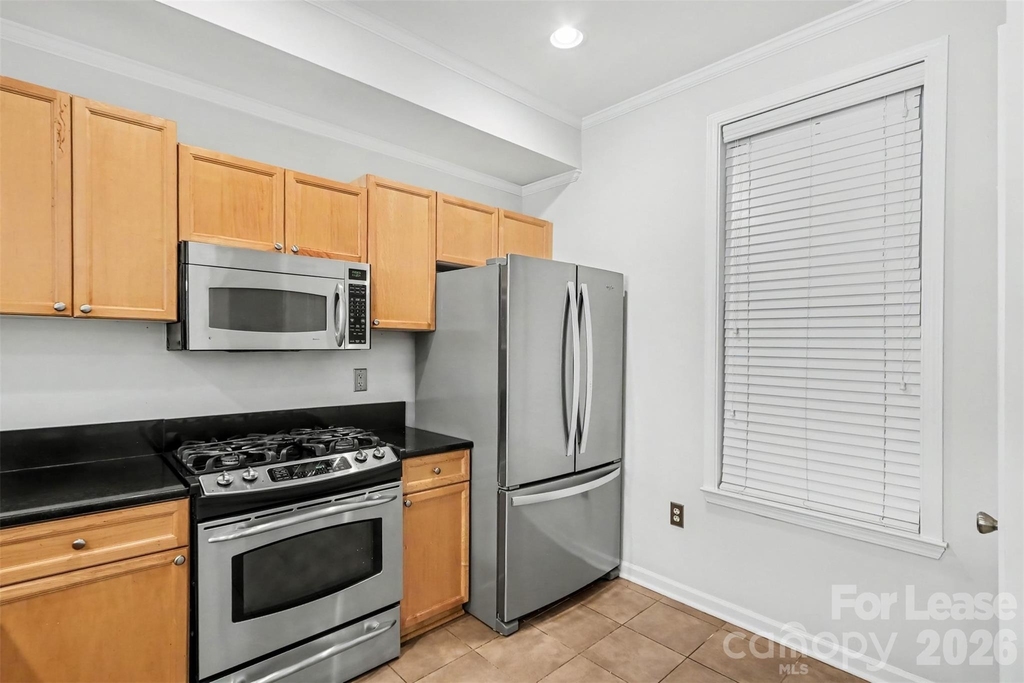 405 W 7th Street - Photo 7