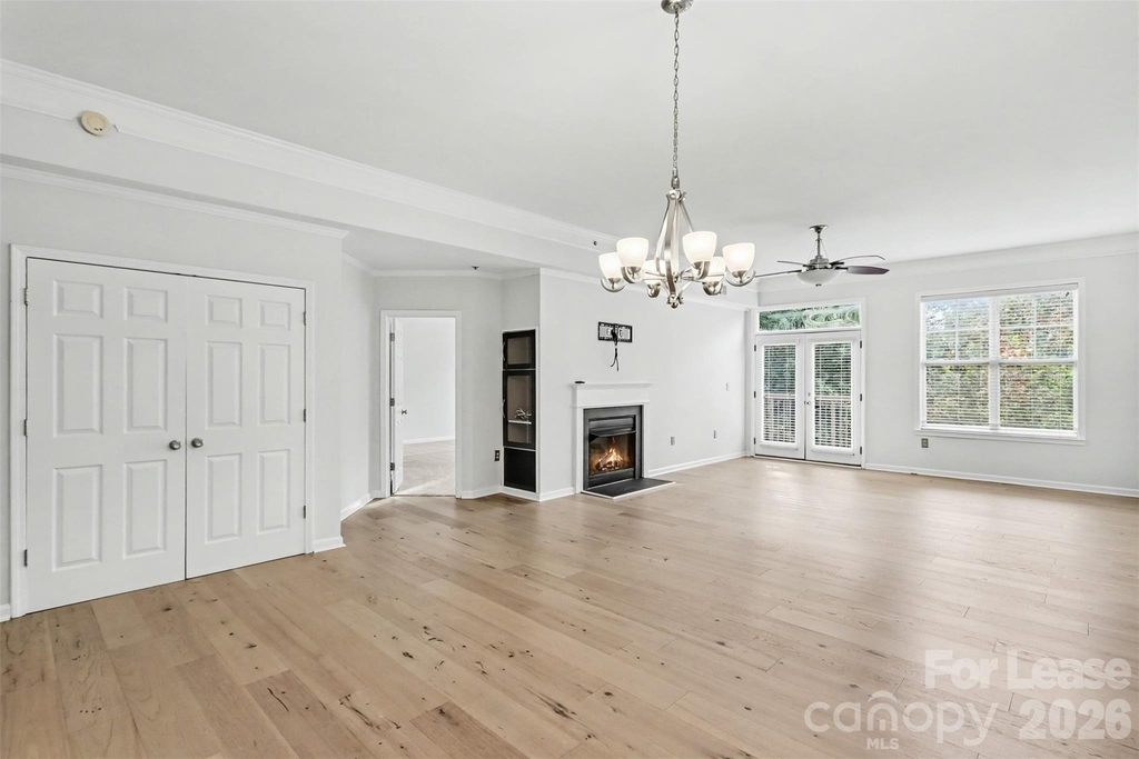 405 W 7th Street - Photo 2