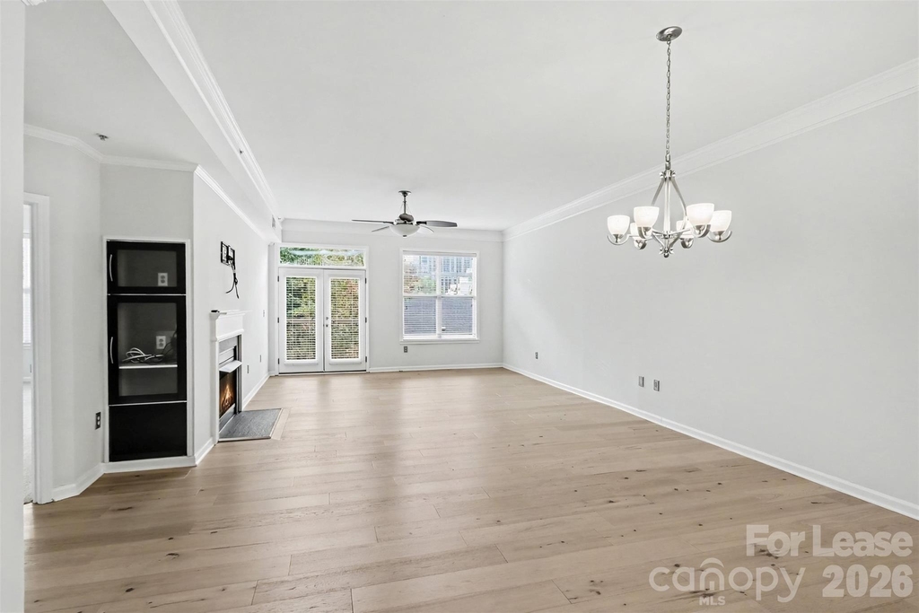405 W 7th Street - Photo 3