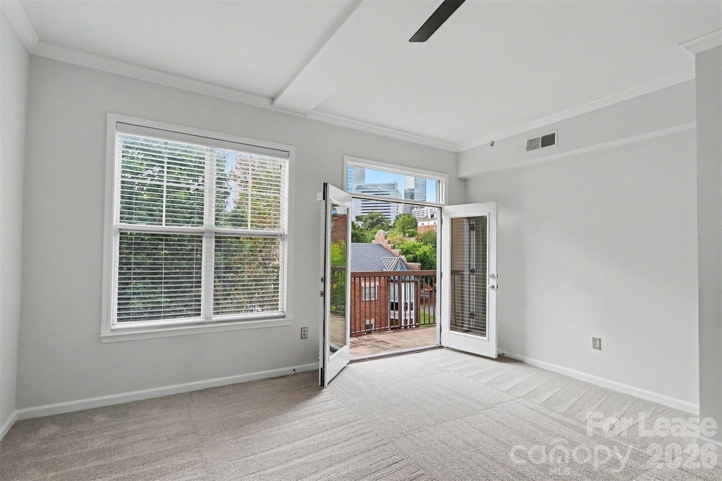 405 W 7th Street - Photo 4