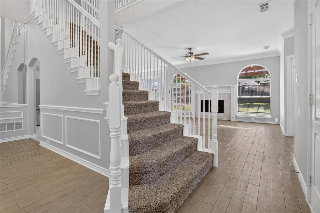 805 Sierra Lane - Photo 2