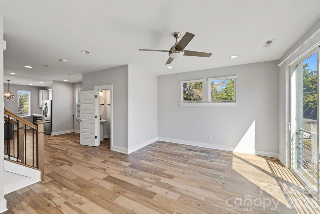 1245 Lomax Avenue - Photo 15