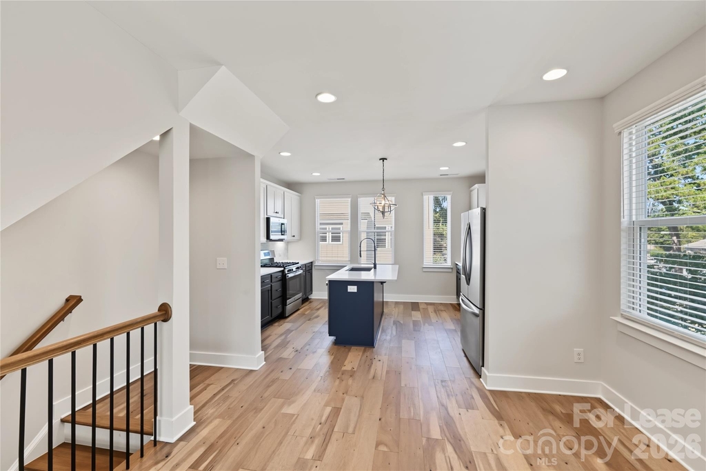 1245 Lomax Avenue - Photo 8