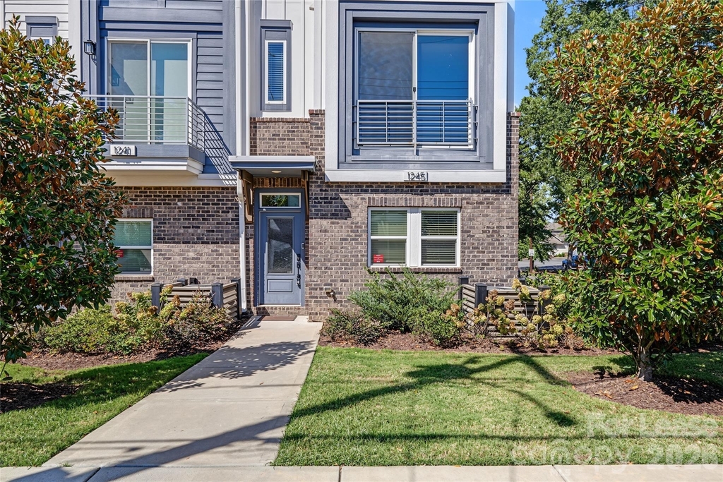 1245 Lomax Avenue - Photo 5