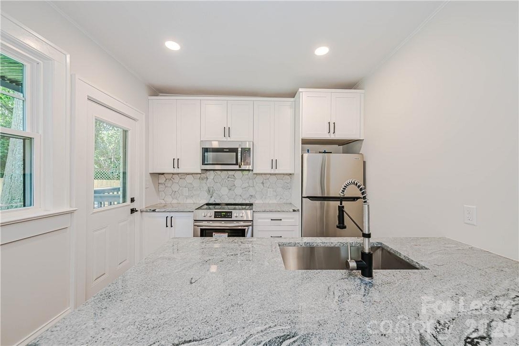 616 Oakland Avenue - Photo 5
