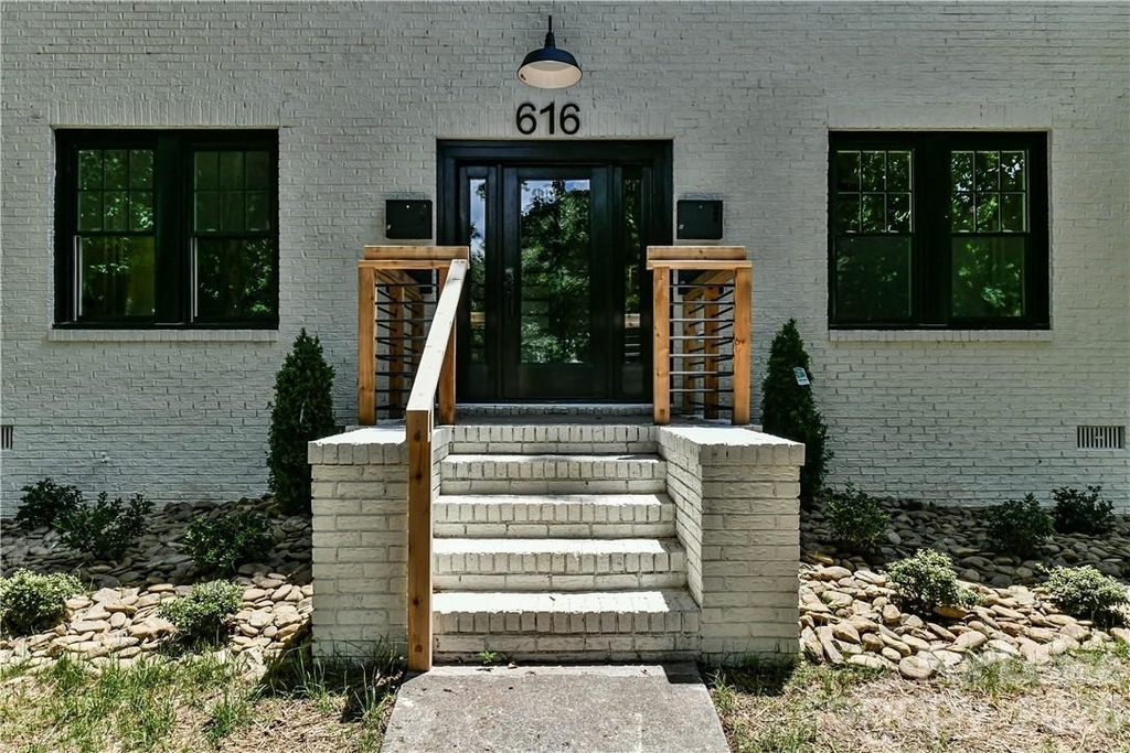 616 Oakland Avenue - Photo 1
