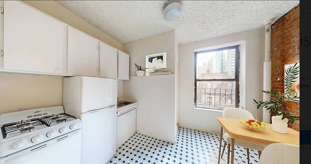 3BR in Upper East Side - Photo 2