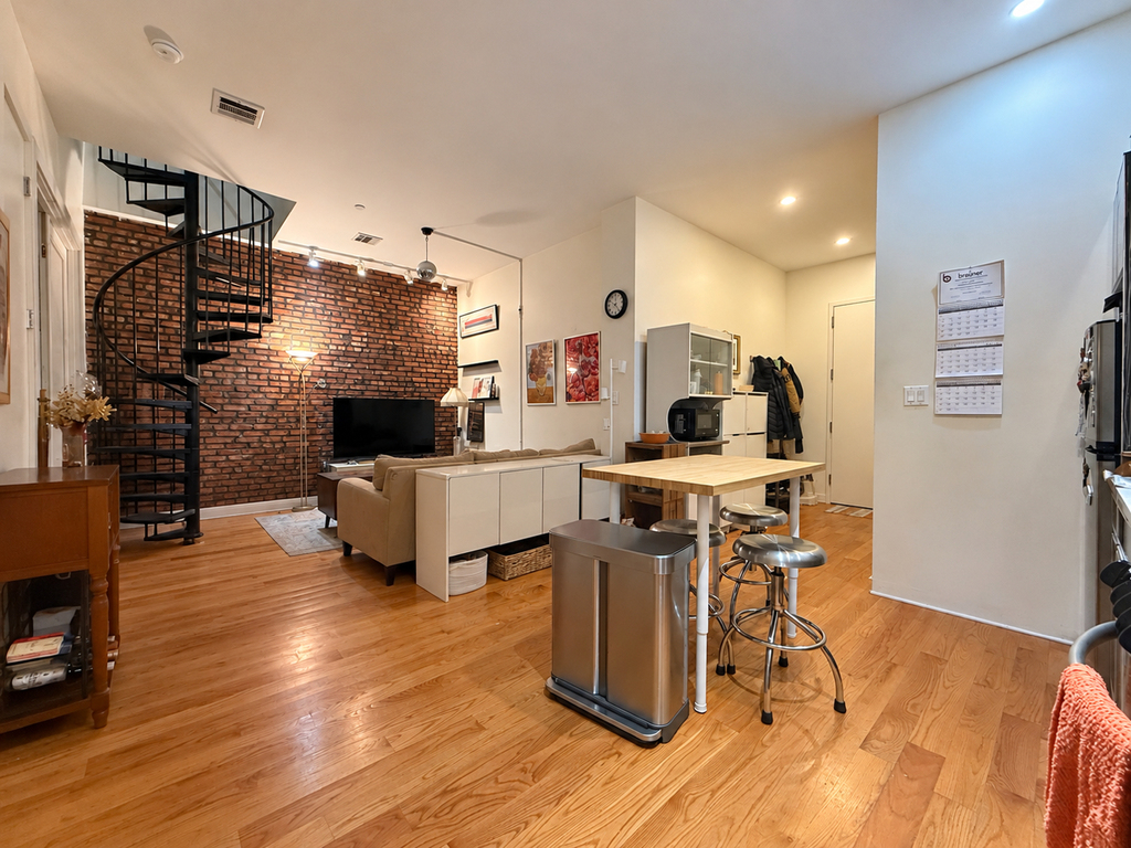 664 Park Place - Photo 0
