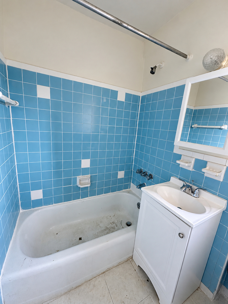 87-16 Winchester Boulevard - Photo 2
