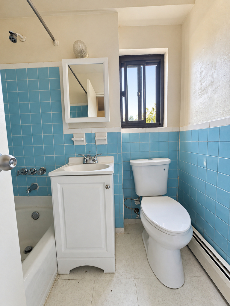 87-16 Winchester Boulevard - Photo 3