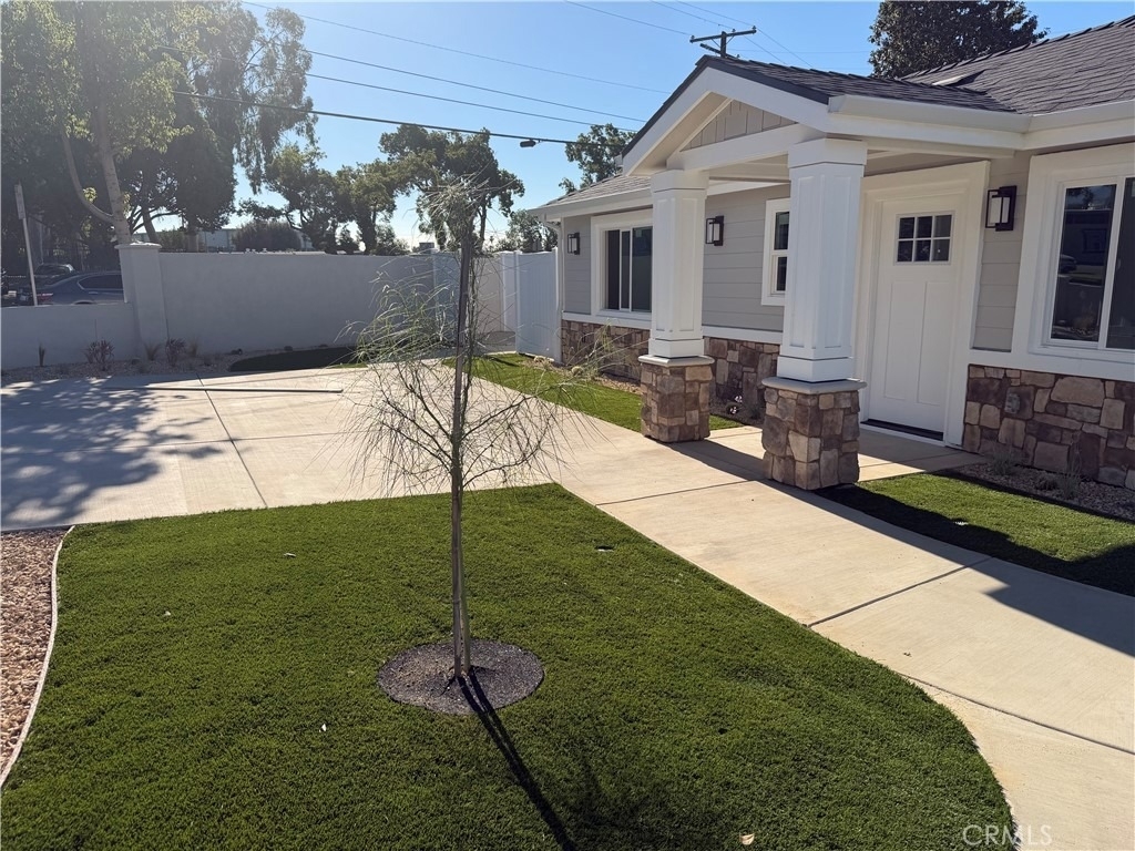 312 Rodecker Drive N - Photo 1