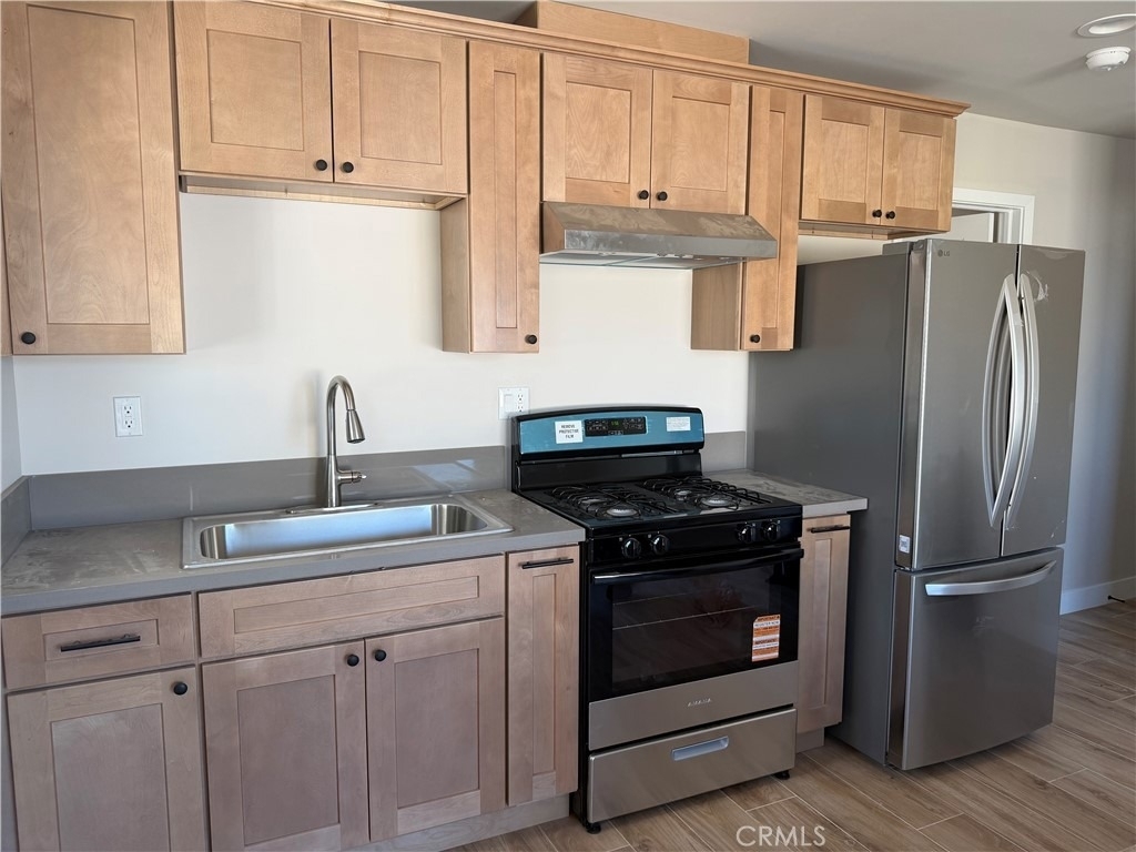 312 Rodecker Drive N - Photo 2