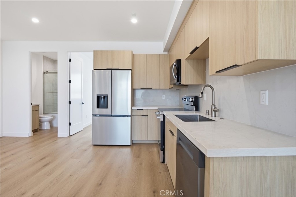 16106 Leadwell St - Photo 5