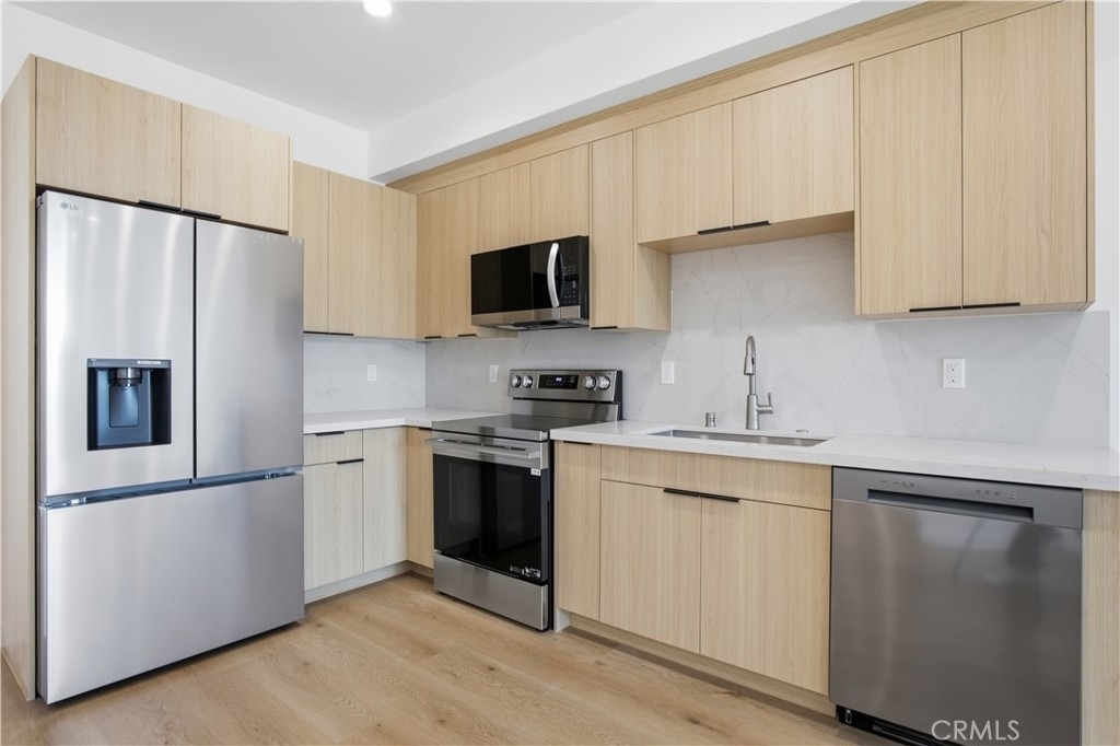 16106 Leadwell St - Photo 6