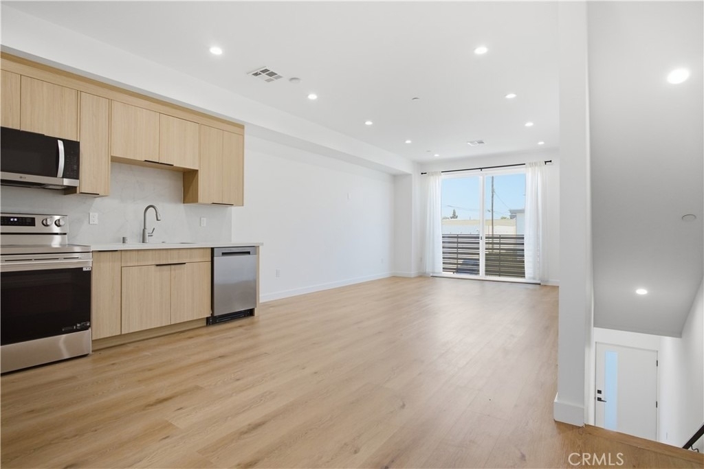 16106 Leadwell St - Photo 0