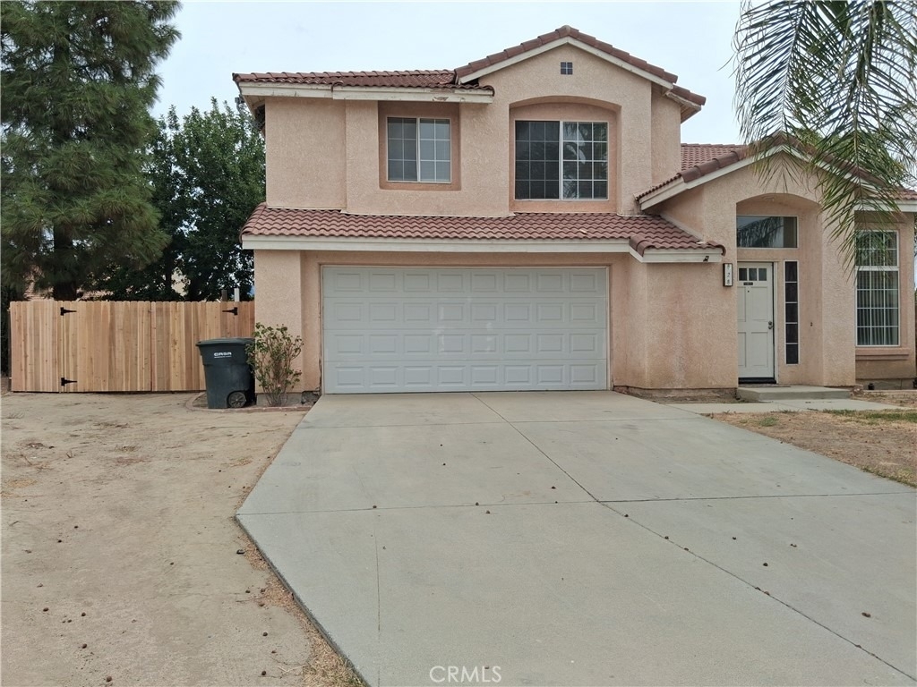 828 Greenwich Court - Photo 0