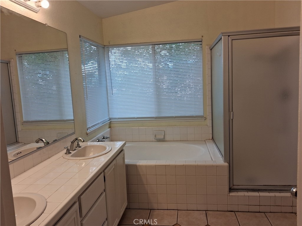 828 Greenwich Court - Photo 3