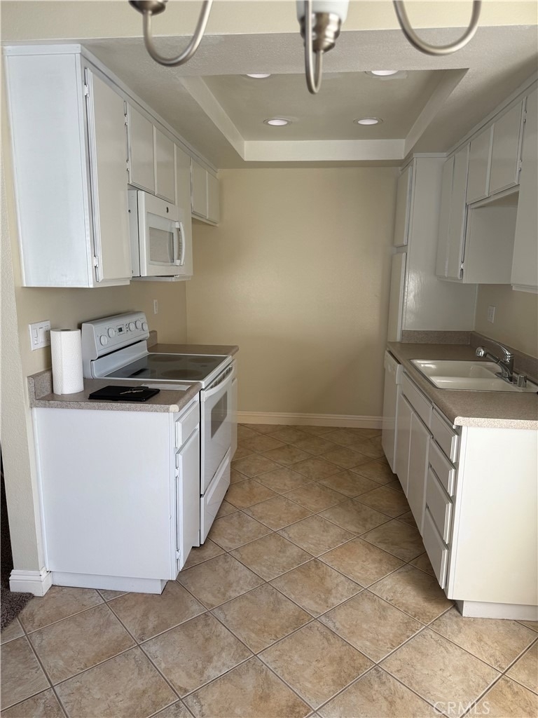 135 S Poplar - Photo 4