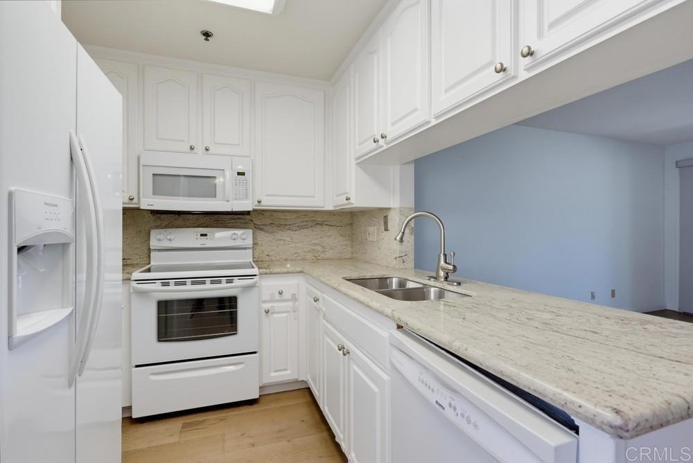 5649 Lake Park Way - Photo 11