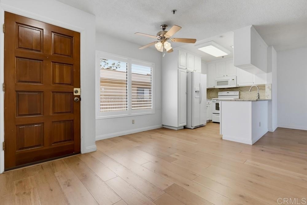 5649 Lake Park Way - Photo 5