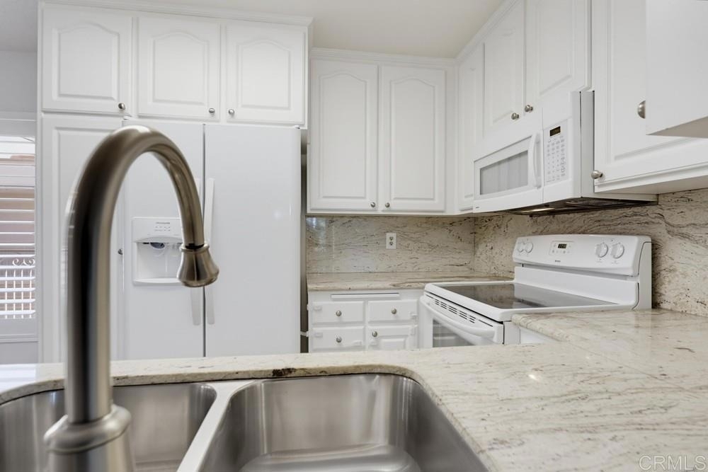 5649 Lake Park Way - Photo 12