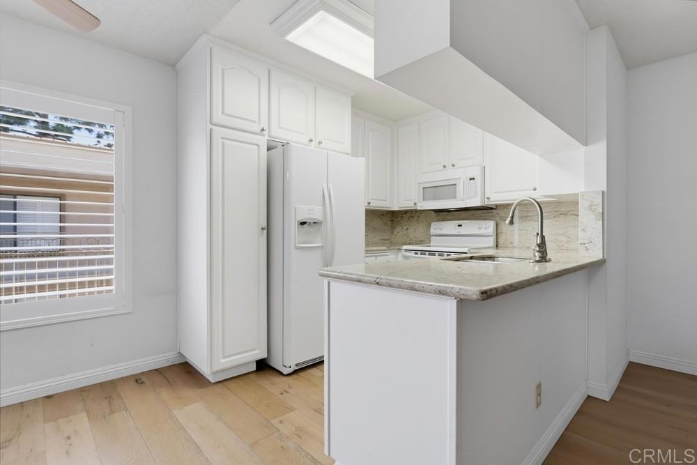 5649 Lake Park Way - Photo 10