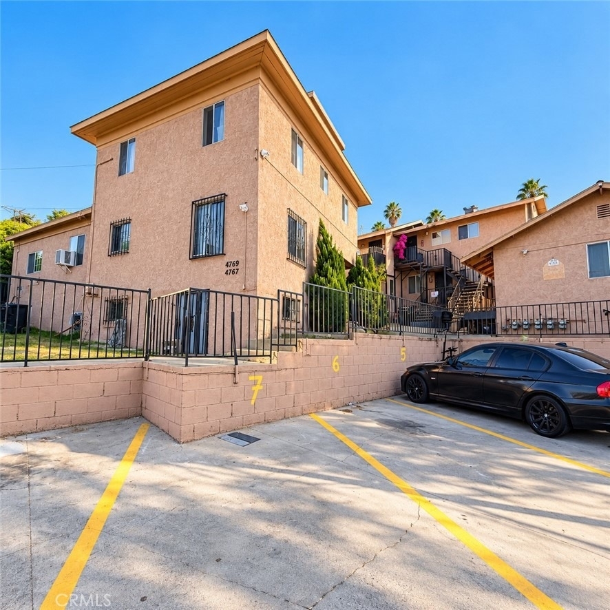 4767 Gambier - Photo 0