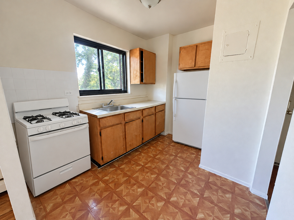 87-16 Winchester Boulevard - Photo 2